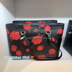 NWT COACH Station Tote Bag With Floral Print CCE23 pebbled leather/Im/Black/Red